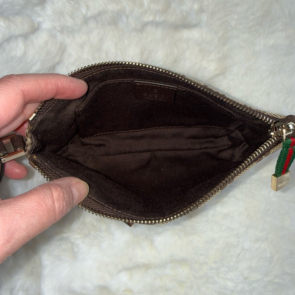 Gucci Beige/Brown GG Canvas Wristlet with Green/Red Bow - Picture 6 of 9